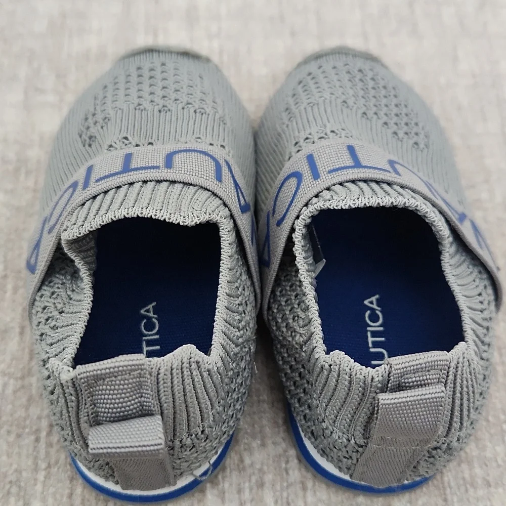 NAUTICA baby boy knit Grey slip-on shoes size 4.
